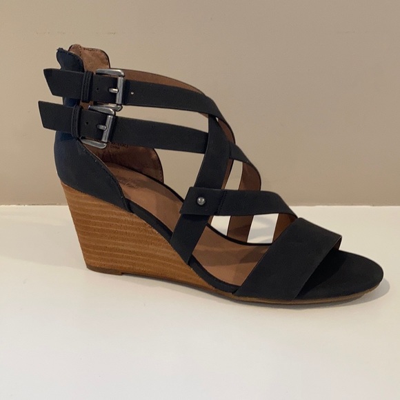 Crown Vintage Shoes - 🆕 Crown vintage cirque wedge